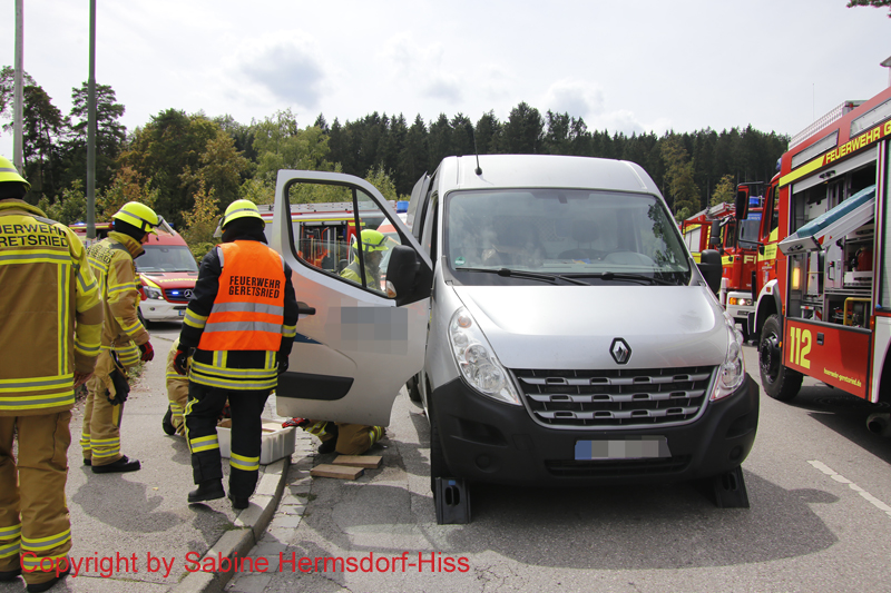 Einsatz Nr. 138: Verkehrsunfall, Person eingeklemmt