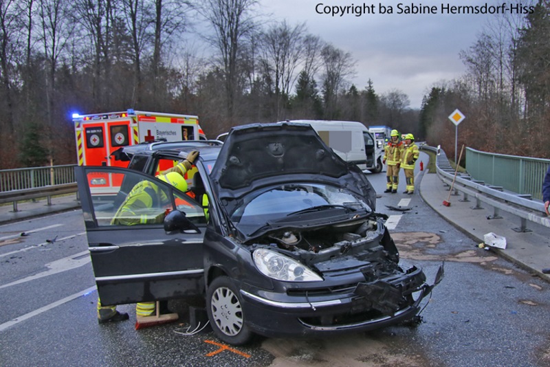 Einsatz Nr. 203: Verkehrsunfall, Person eingeschlossen