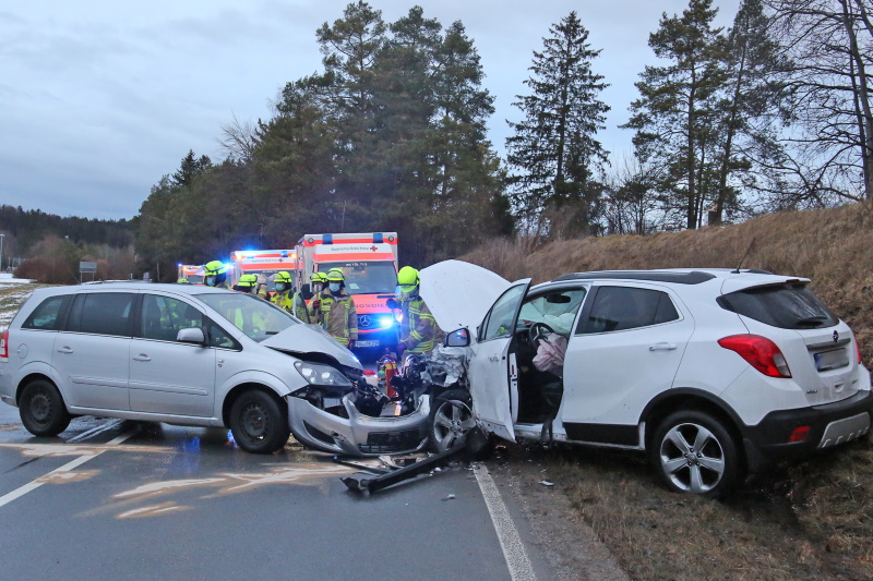 Einsatz Nr. 2021-010: Verkehrsunfall, Person eingeklemmt