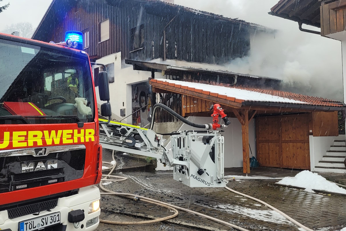 Einsatz Nr. 2023-227: Brand am Gebäude