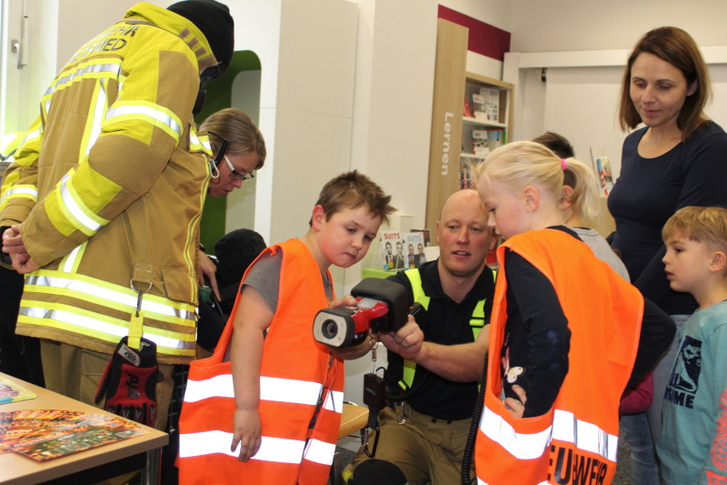 Feuerwehr nimmt an Mini-Berufsmesse teil