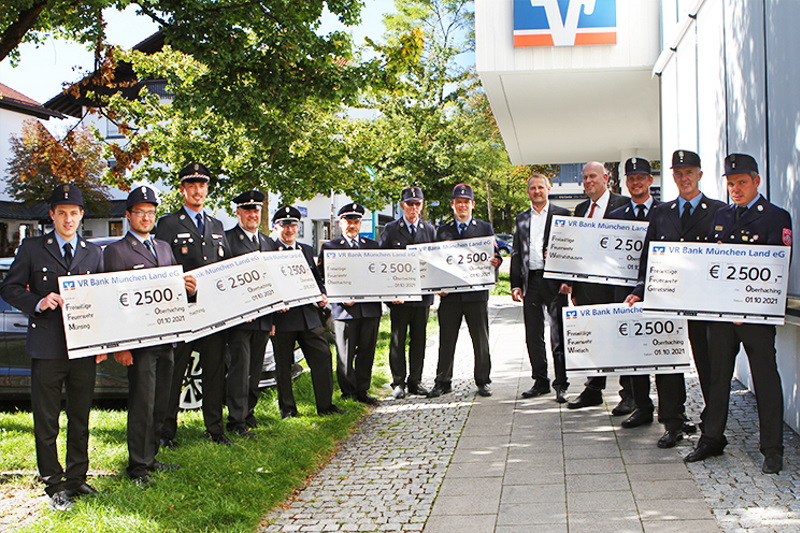 Banken spenden für die Feuerwehr