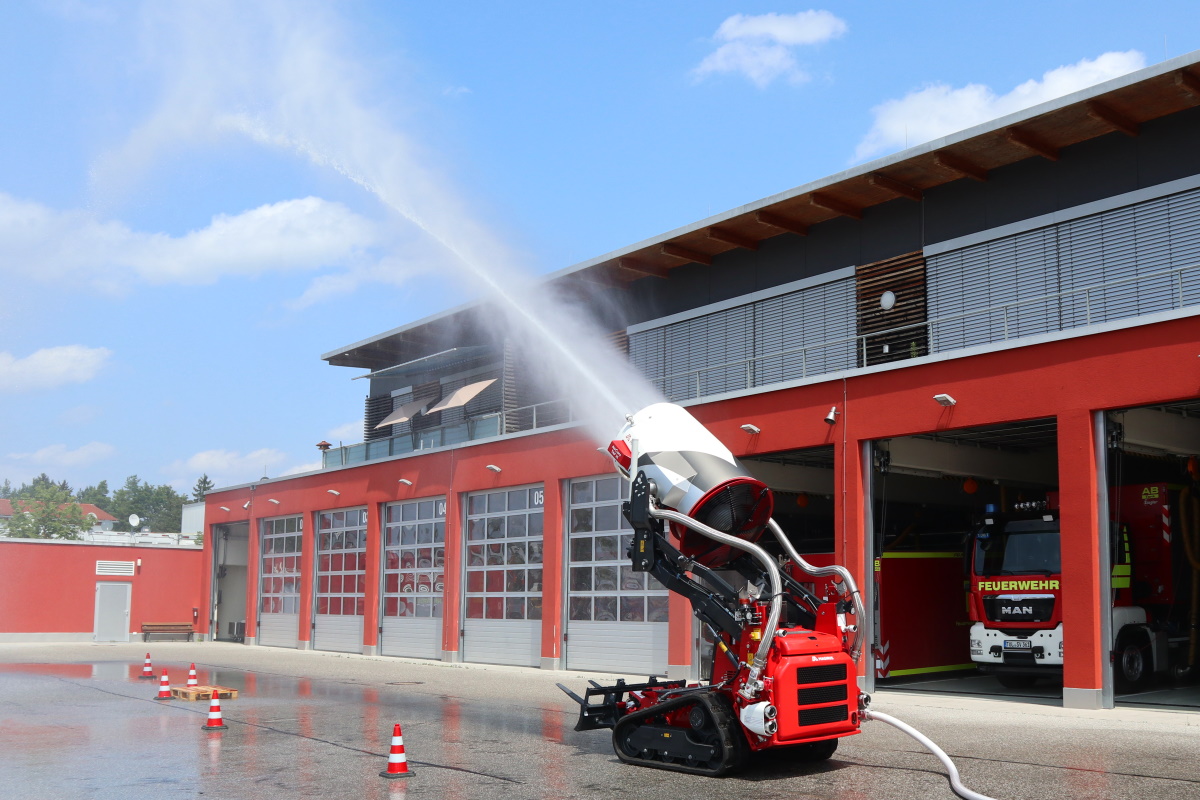 Feuerwehr Geretsried erhält Löschraupenfahrzeug